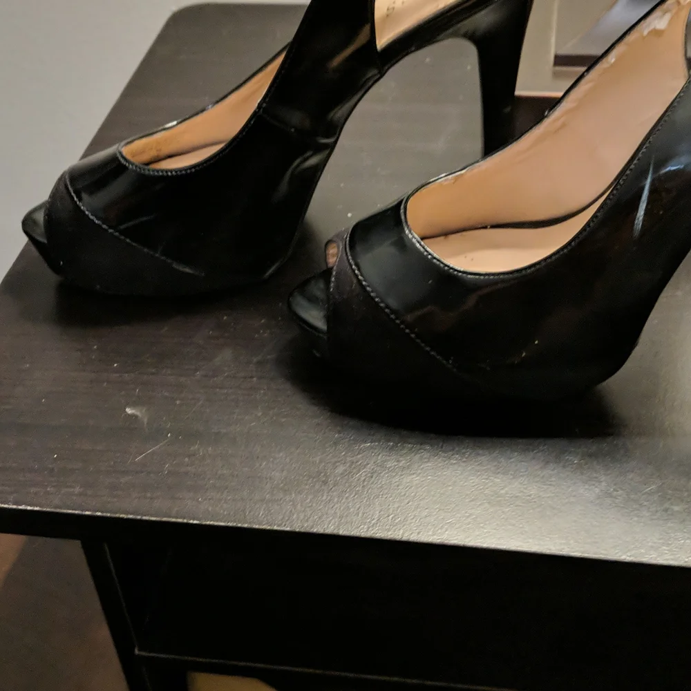 Guess black heels size 8 1/2 - Picture 4 of 5